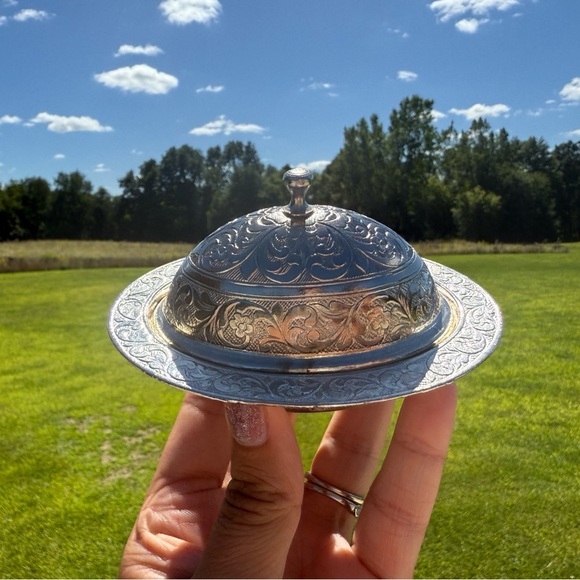 Gorgeous tin Turkish trinket dish with lid - Picture 1 of 7